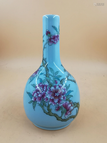 Qing dynasty bottle