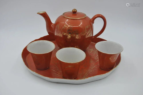 A set of teapots and cups