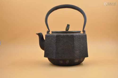 The meiji era old iron pot