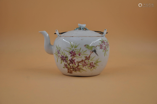 A teapot from celebrity Chang Tai