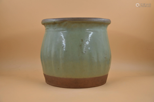 In the late Qing dynasty purple clay jar