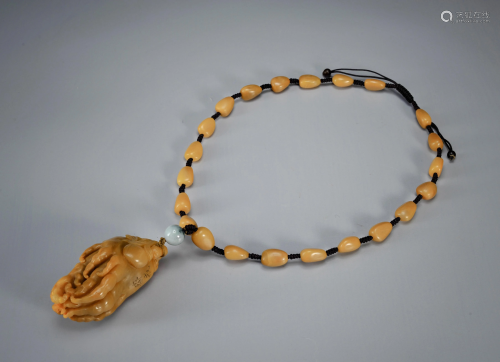 A Carved Tianhuang Fingered Cirton Prayer Beads Qing