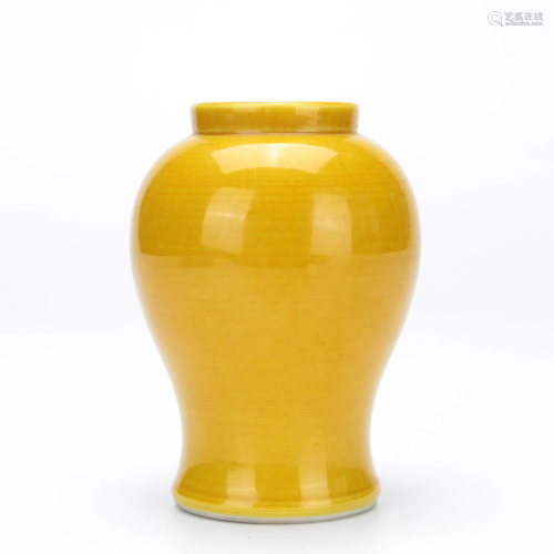 A Yellow Glazed Vase Qing Dynasty