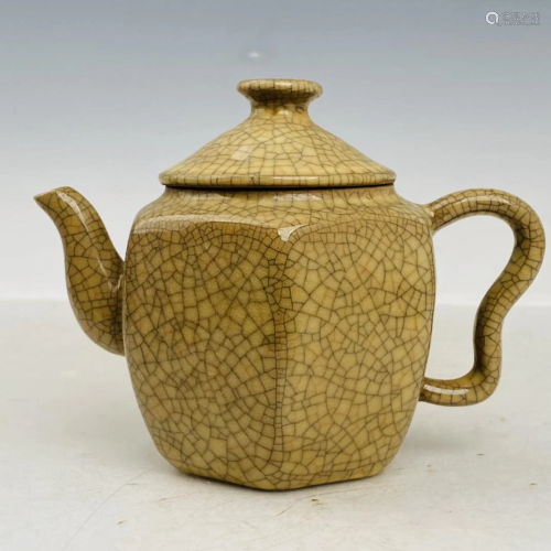 Ge porcelain pot, height 11.5 cm, diameter 14 cm
