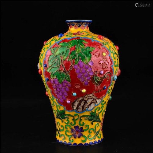 Qing Dynasty Qianlong cloisonnÃ© enamel grape pattern