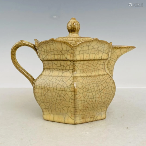 Hui Ge porcelain miksha pot, height 13.5 cm, diameter