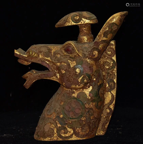 The natural gilt Hetian jade horse head sculpture of