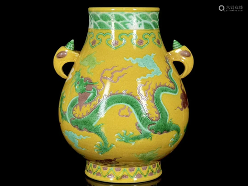 Qing Dynasty Yongzheng prime three-color carved dragon