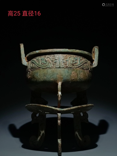 Western Zhou Dynasty Wen Ding with phoenix bird pattern