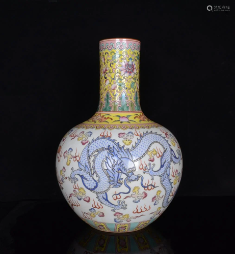 Qianlong famille rose double-dragon celestial vase in