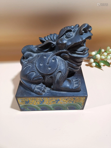 Old cloisonne seal15 cm high, 12.5 cm wide, 3.8 kg