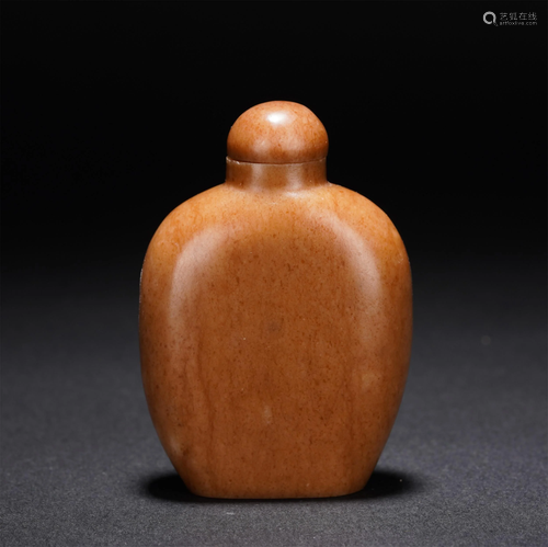 A CHINESE PLAIN JADE SNUFF BOTTLE