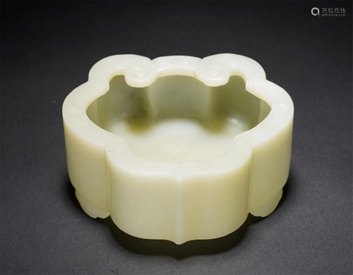 A CHINESE RUYI SHAPED WHITE JADE BRUSH WASHER