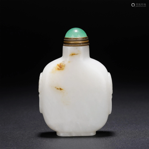 A CHINESE WHITE JADE SNUFF BOTTLE WITH DOUBLE HAND…