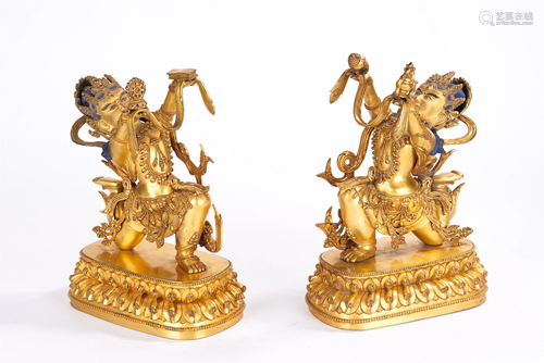 A PAIR OF CHINESE GILT BRONZE FIGURE OF BUDDHAS