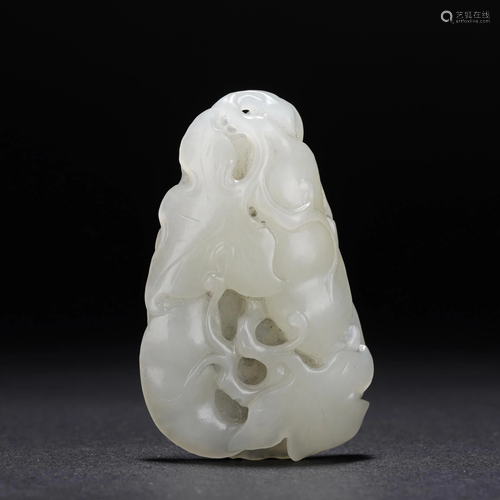 A CHINESE WHITE JADE CARVED PENDANT