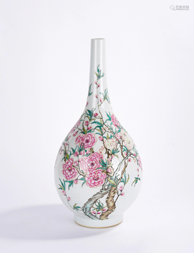 A CHINESE FAMILLE ROSE FLOWERS PORCELAIN VASE