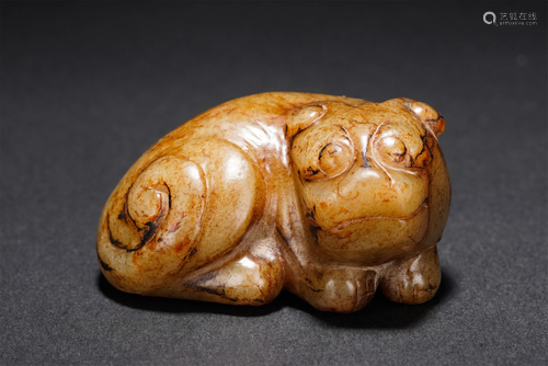 A CHINESE JADE CARVED MYTHICAL BEAST PAPERWEIGHT