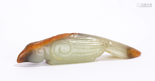 A CHINESE BIRD SHAPED JADE PENDANT