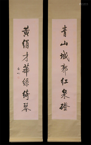 A PAIR OF CHINESE CALLIGRAPHY COUPLETS