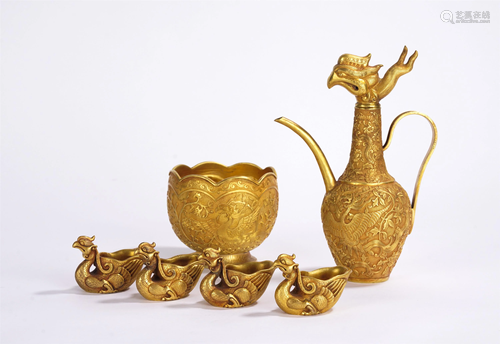 A SET OF CHINESE GILT BRONZE WINE WARES