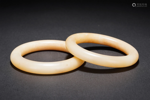 A PAIR OF CHINESE JADE BANGLES