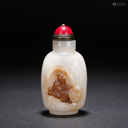 A CHINESE AGATE CARVED FIGURAL SNUFF BOTTLE