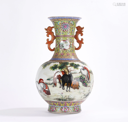 A CHINESE FAMILLE ROSE PORCELAIN VASE WITH DOUBLE