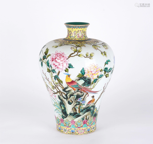 A CHINESE FAMILLE ROSE FLOWER-BIRD PORCELAIN VASE