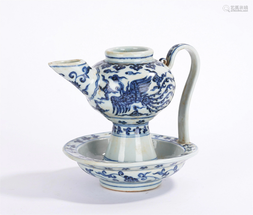 A CHINESE BLUE AND WHITE PHOENIX PORCELAIN EWER