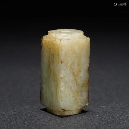 A CHINESE CARVED JADE DECORATION