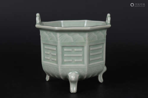 Chinese Longquan Wave Porcelain Tripod Furnace