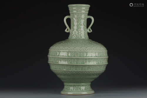 Chinese Qing Dynasty Qianlong Porcelain Bottle