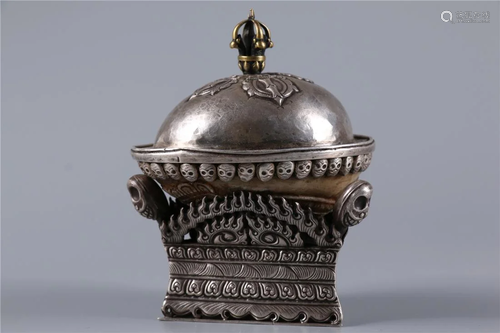 A SET OF SILVER NICHE BOX.