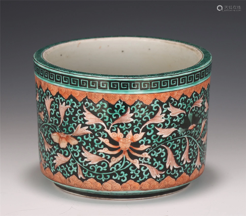 A CHINESE BLACK GROUND RED & GREEN GLAZED PORCELAIN J…