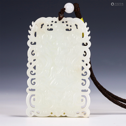 A CHINESE CARVED JADE PENDANT