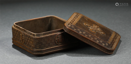 A CHINESE ENGRAVED 'FU' 'SHOU' CHARACTERS WOODEN BOX