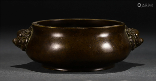 A CHINESE BRONZE INCENSE BURNER WITH DOUBLE HANDLES