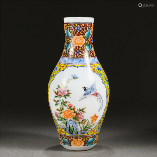 A CHINESE FLOWER-AND-BIRD GLASS VASE