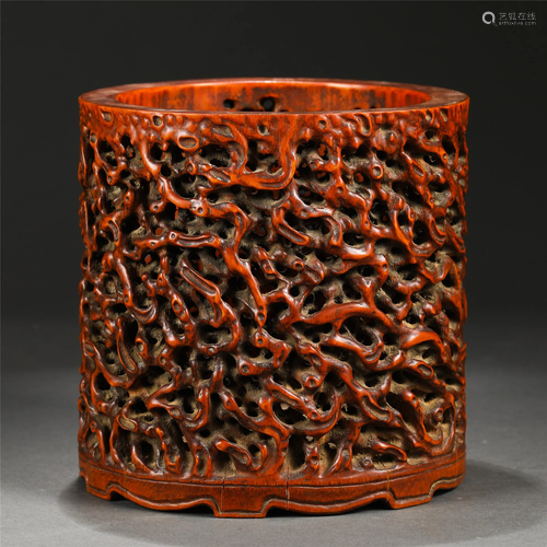 A CHINESE HOLLOW-OUT BAMBOO BRUSH POT