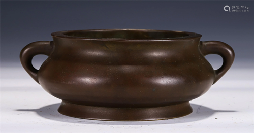 A CHINESE BRONZE INCENSE BURNER WITH DOUBLE HANDLES