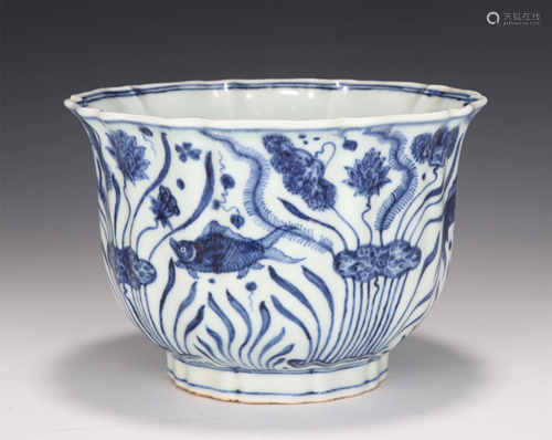 A CHINESE BLUE AND WHITE FISH-GRASS LOBED PORCELAIN