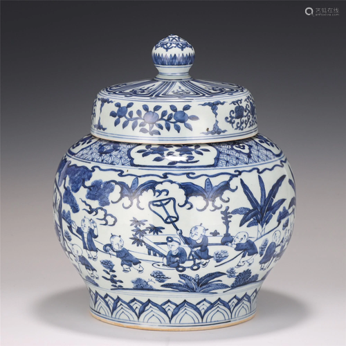 A CHINESE BLUE AND WHITE PORCELAIN COVERED JAR