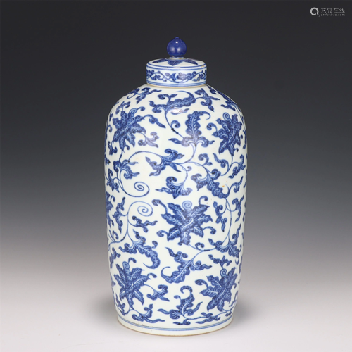 A CHINESE BLUE AND WHITE PORCELAIN VASE AND COVER