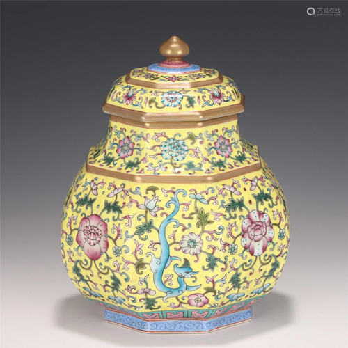 A CHINESE GOLD-PAINTED FAMILLE ROSE PORCELAIN JAR &