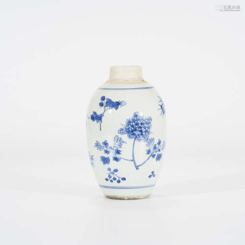 清 十七世纪青花折枝纹小罐