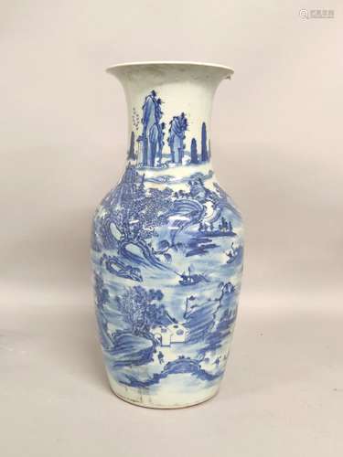 CHINE. VASE en porcelaine à décor en camaïeu de bleu d'un pa...