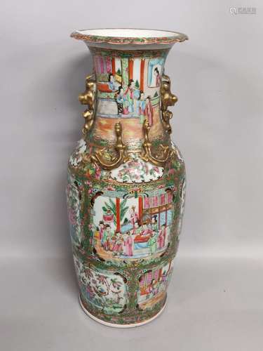 CHINE. Canton. Important VASE en porcelaine à décor polychro...