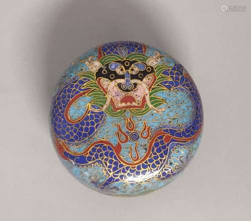 CHINE. BOITE COUVERTE circulaire en émaux cloisonnés sur cui...