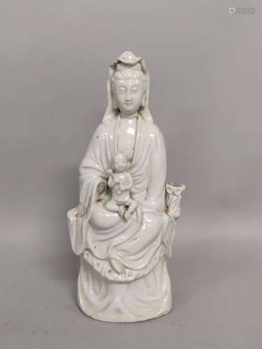 CHINE, Dehua. GUANYIN en porcelaine dite 